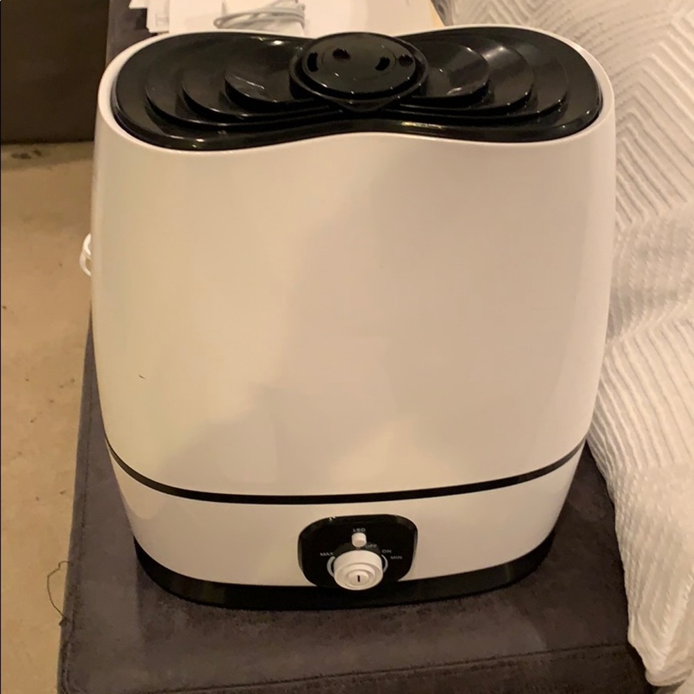 Everlasting comfort cool mist air humidifier